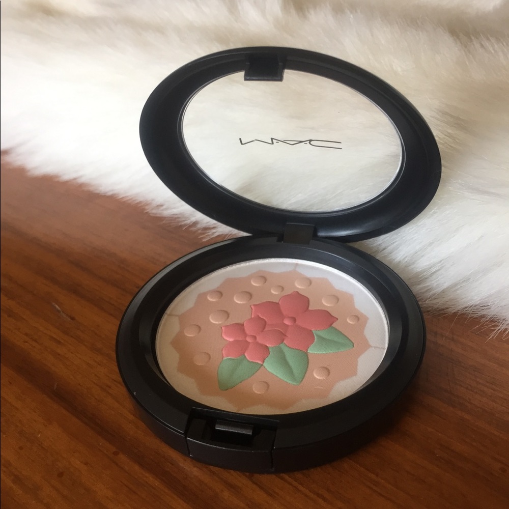MAC Pearlmatte Face Powder